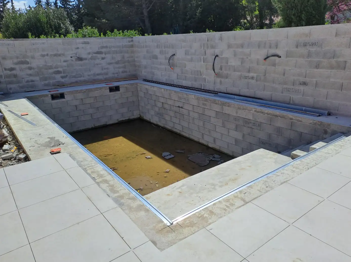 Piscine en construction à Cornas
