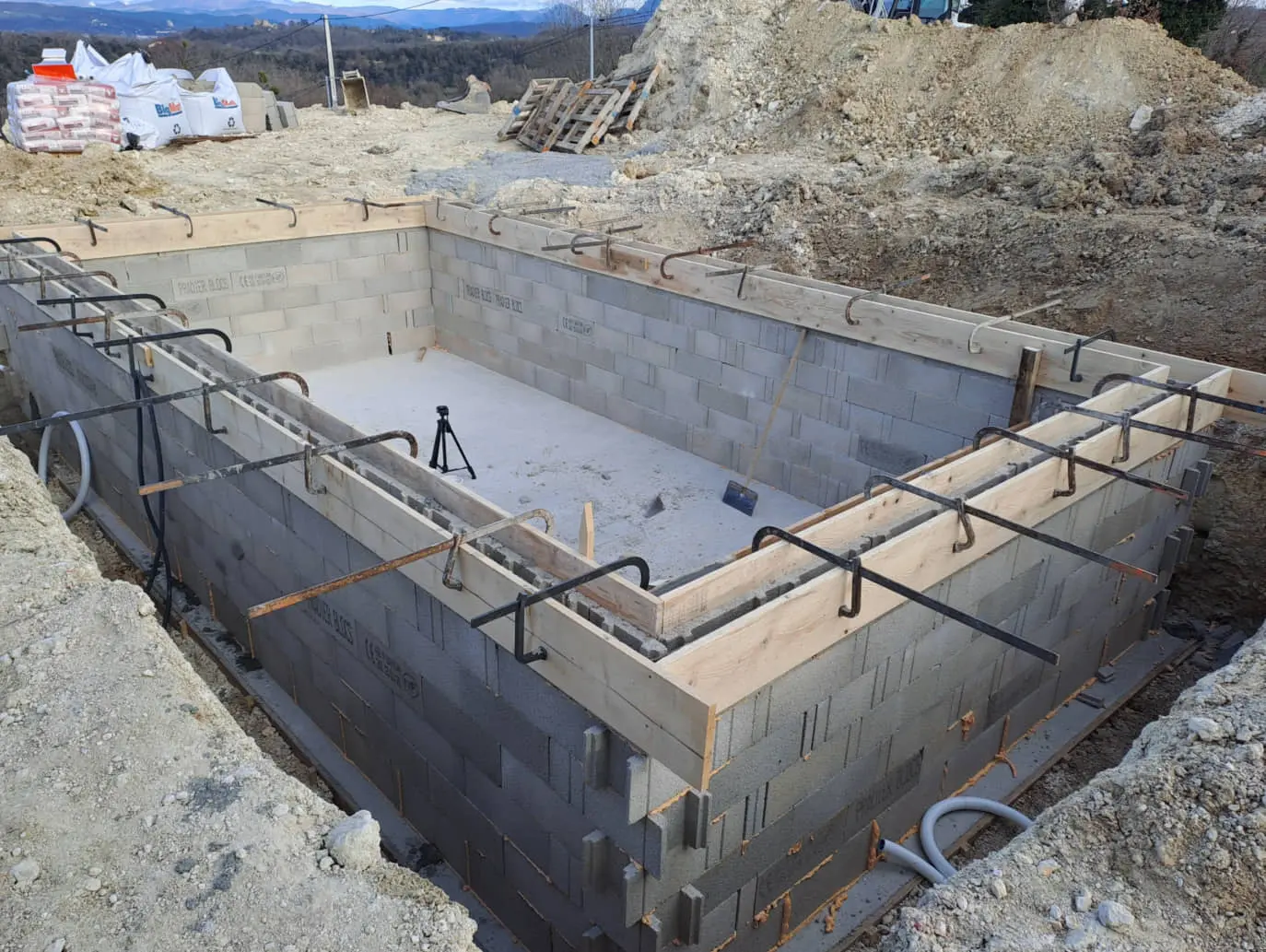 Piscine en construction à Pont-de-l'Isère