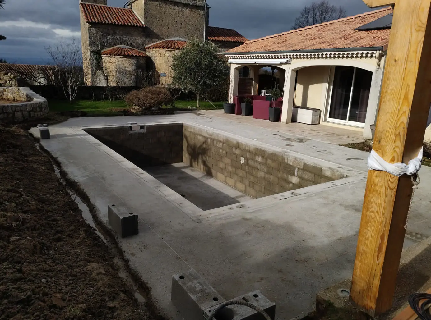 Piscine en construction à Portes-lès-Valence