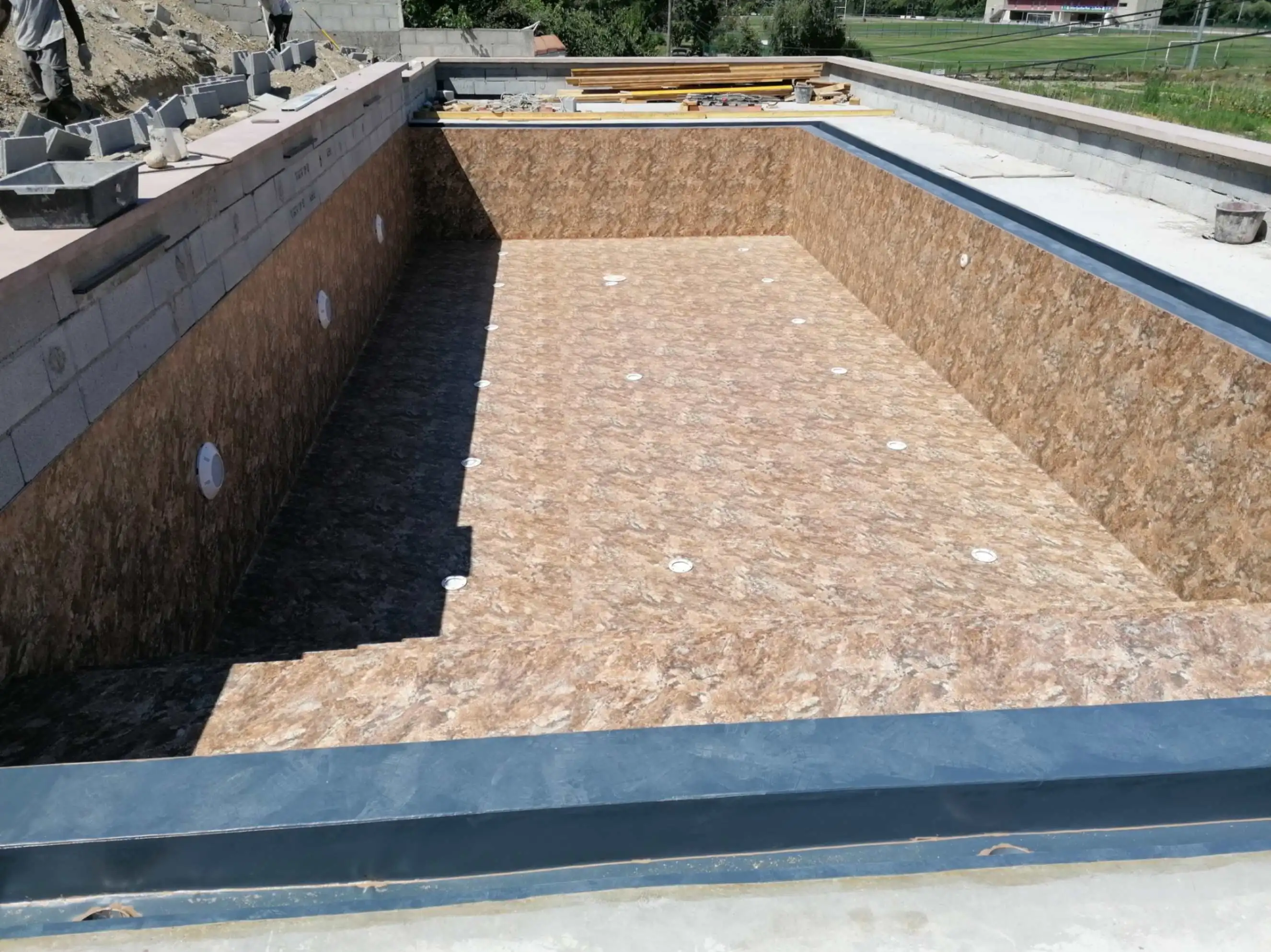 Piscine en construction à Tournon-sur-Rhône