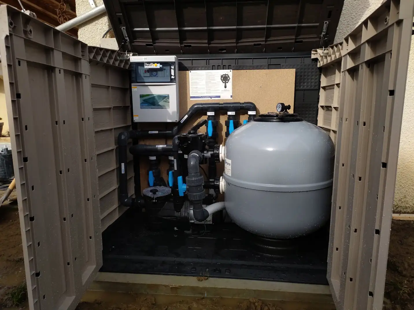 Étape d'étanchéité pour piscine à Cornas