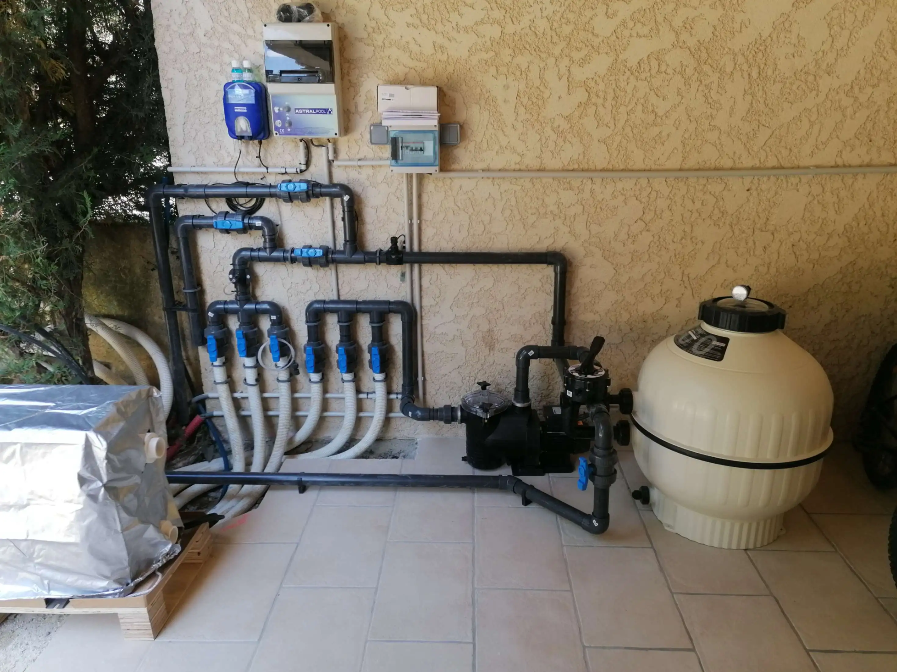 Étape d'étanchéité pour piscine à Mercurol-Veaunes