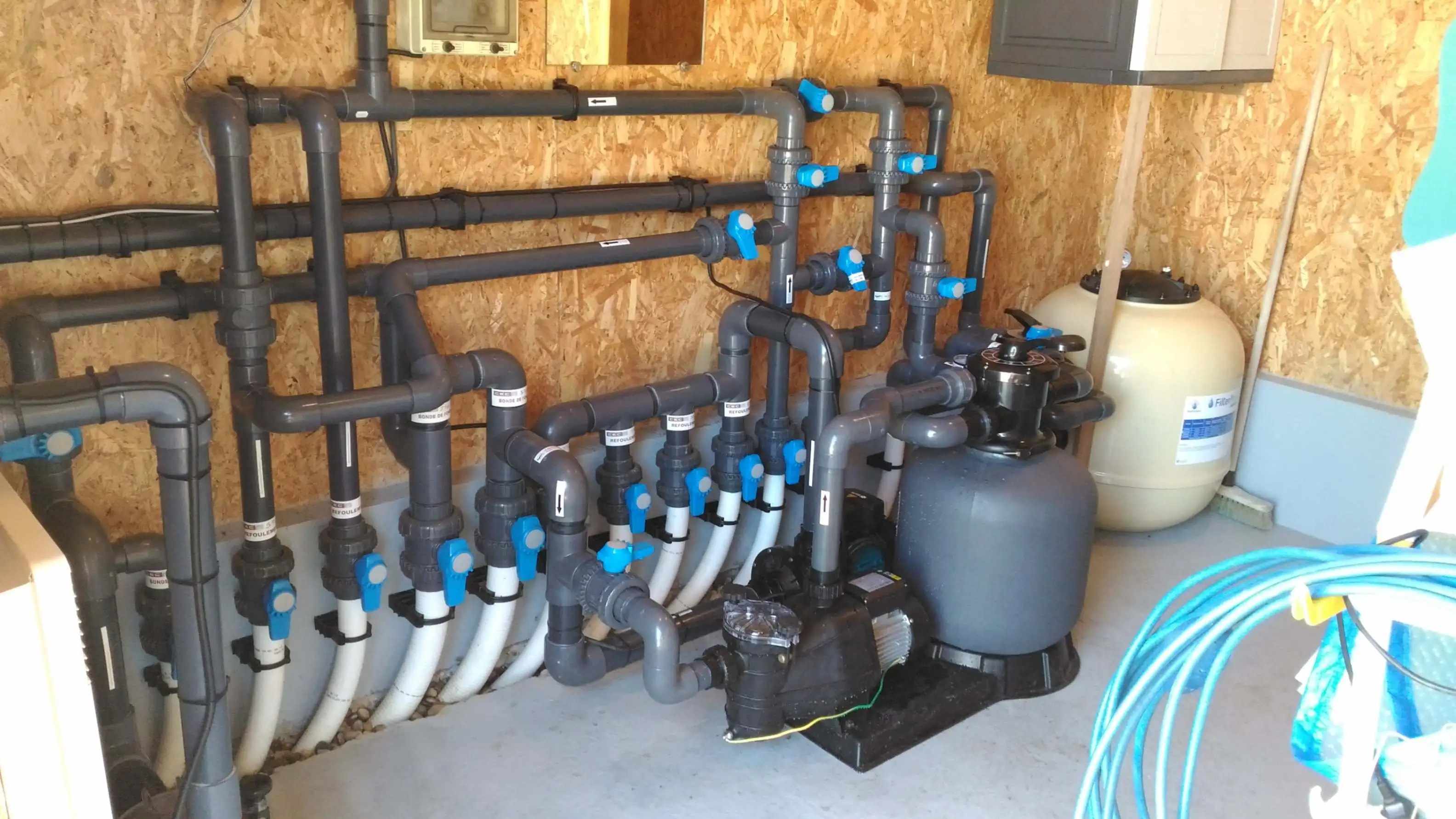 Détail technique d'une piscine à Saint-Marcel-lès-Valence