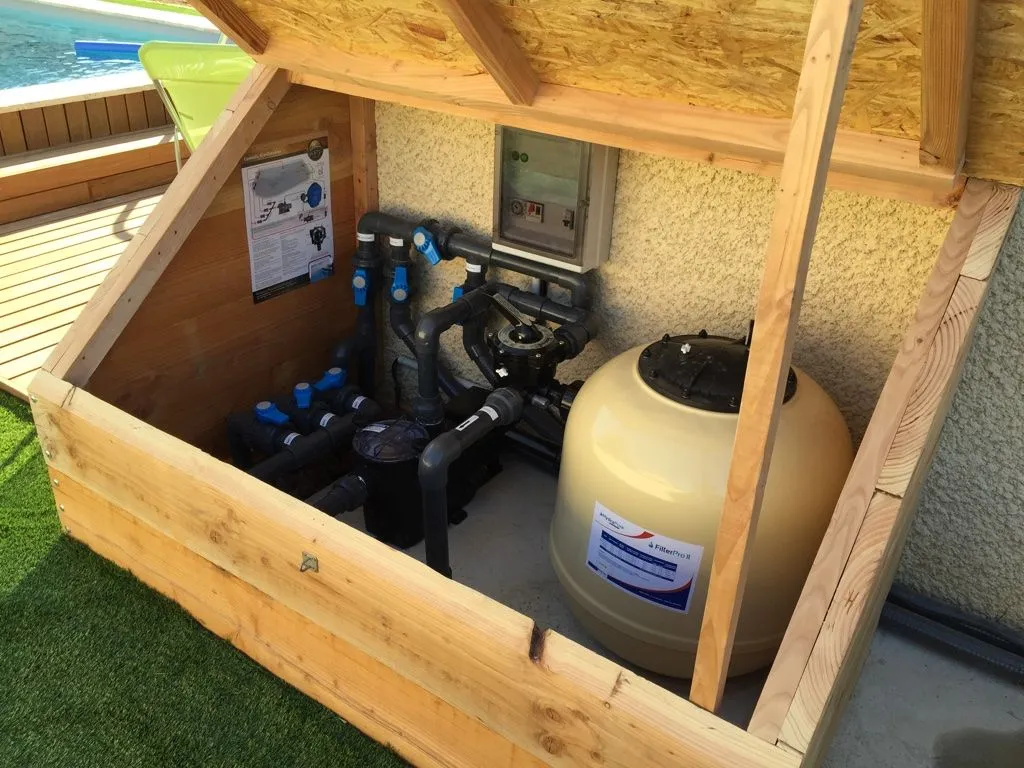 Étape d'étanchéité pour piscine à Portes-lès-Valence