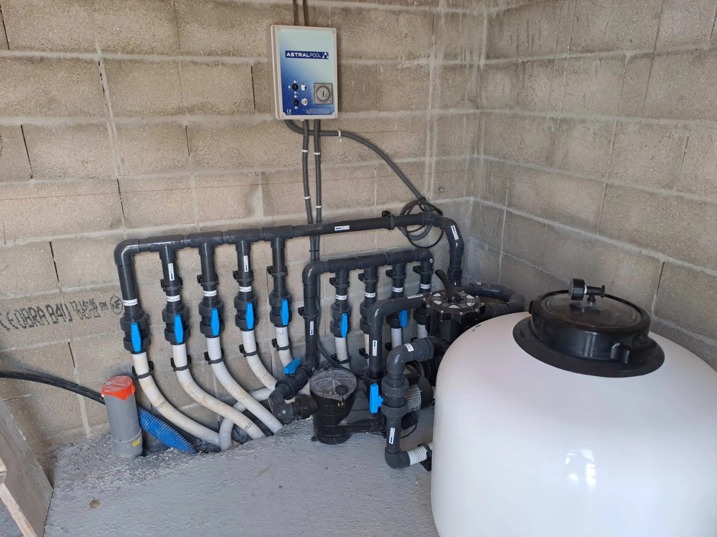 Préparation du bassin avant finitions à Tournon-sur-Rhône