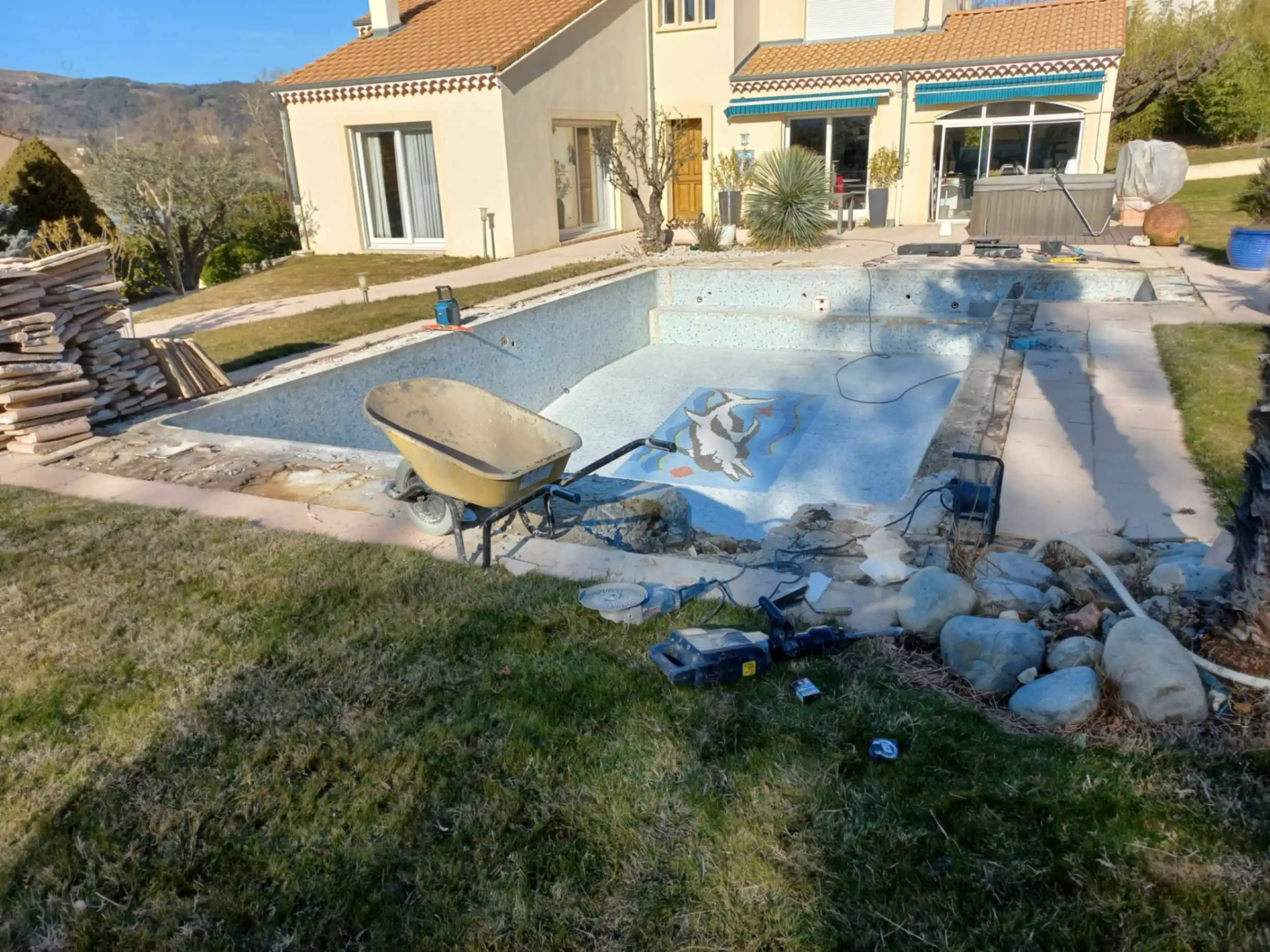 Préparation du bassin avant finitions à Pont-de-l'Isère