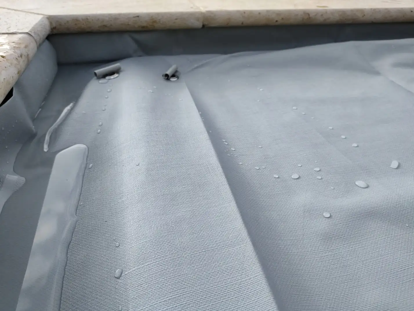 Détail technique d'une piscine à La Roche-de-Glun