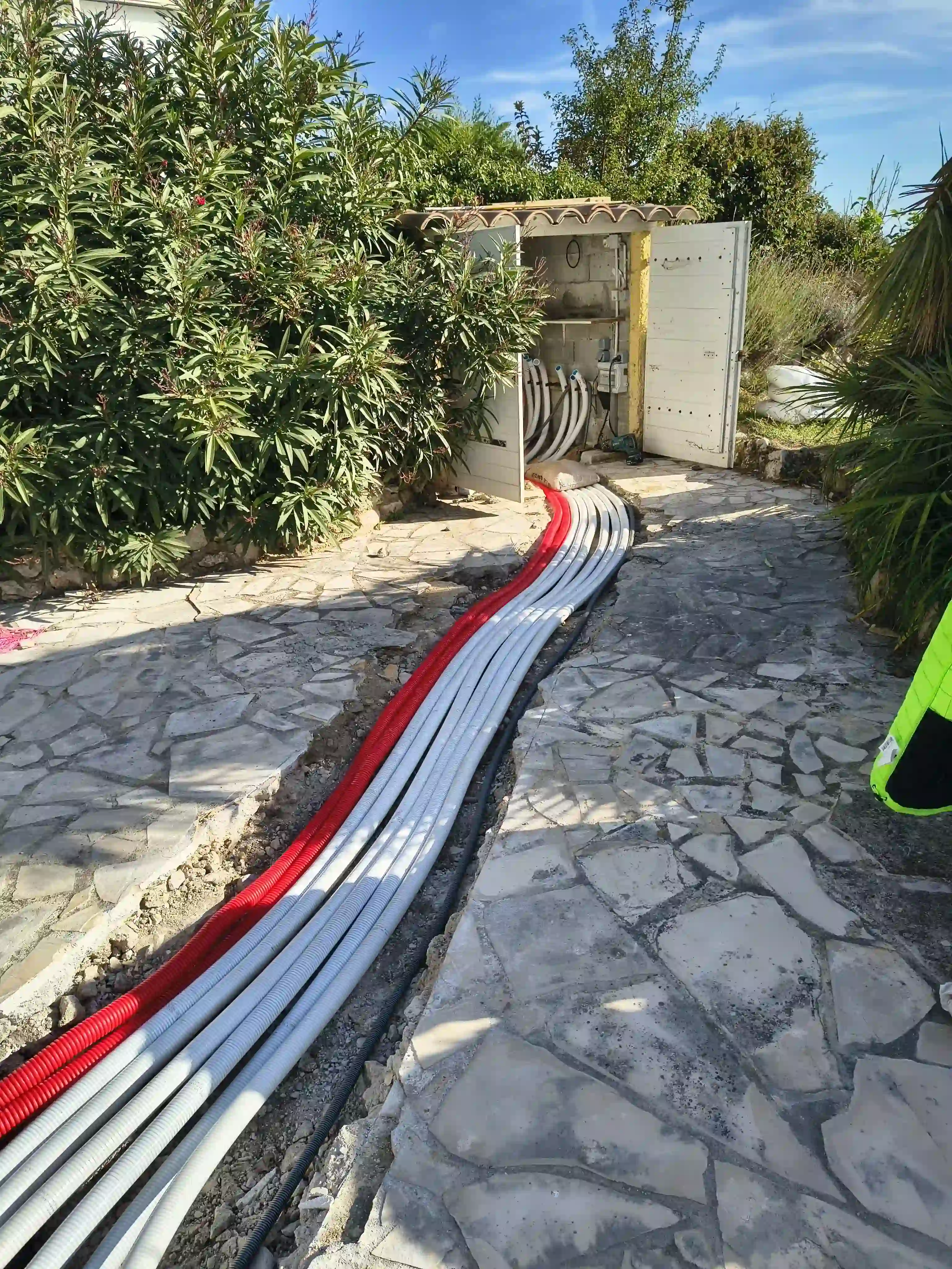 Creusement et ferraillage de la structure d'une piscine